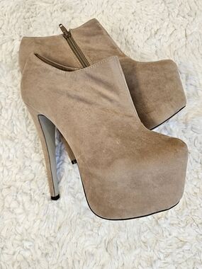 Glaze Taupe Suede Platform Ankle Booties
